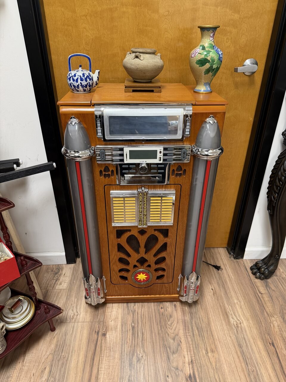 Vintage jukebox-style radio and CD cabinet with chrome and red trim